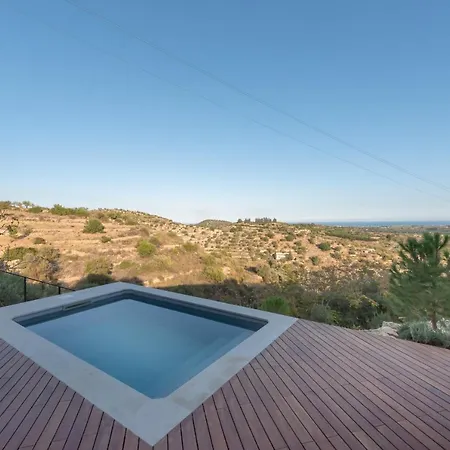 Vogue Retreat - Isulatravel Villa