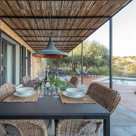 Vogue Retreat - Isulatravel * Avola