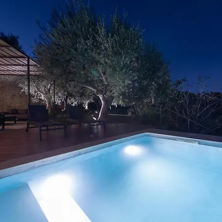 Vogue Retreat - Isulatravel Villa Avola